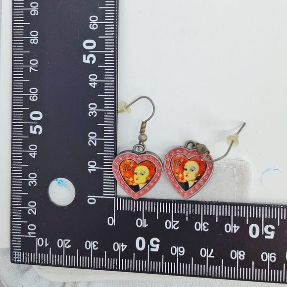 Alice in Wonderland 2010 Red Queen Red Heart Dangle Earrings - Picture 7 of 7